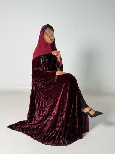 عبايه دبل كلوش بقماش مخمل بتكسير ثري دي