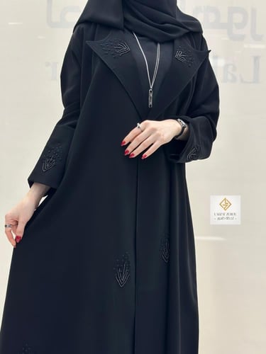 عبايه حور بليزر كلوش بشك يدوي اسود