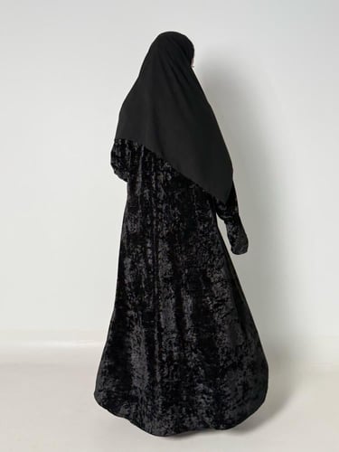 عبايه شوق نص كلوش بقماش مخمل ثلجي ناعم بفتحه اصبع...