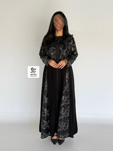 عبايه الغيد كلوش بقماش ملكي اسود بتدخيل تل ترتر
