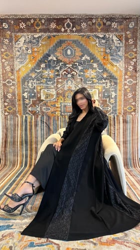 عبايه غصون بقماش اندنوسي بتدخيلات دانتيل