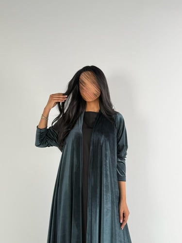 عبايه دبل كلوش بقماش مخمل ايطالي بكم ماسك لون تركو...