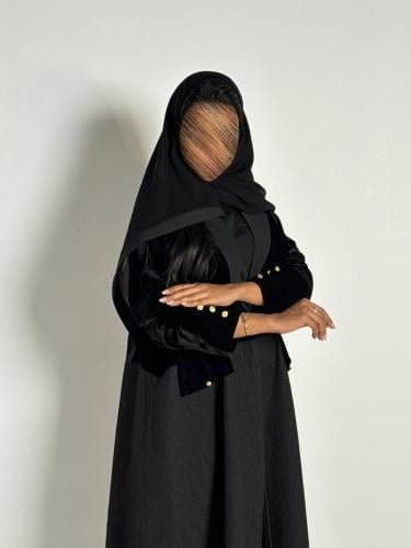 عبايه بليزر شتويه بقماش مخمل مع جاكار اسود