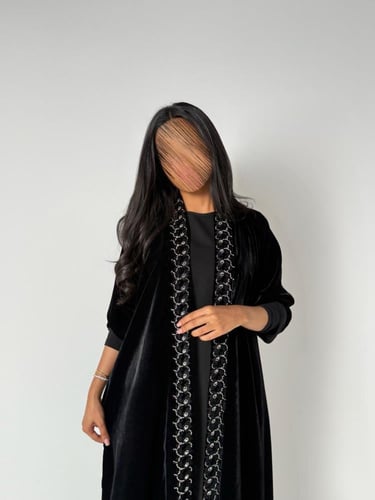 عبايه ترف دبل كلوش بقماش مخمل كوري