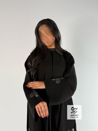 عبايه نص كلوش بتدخيل شك ناعم اسود