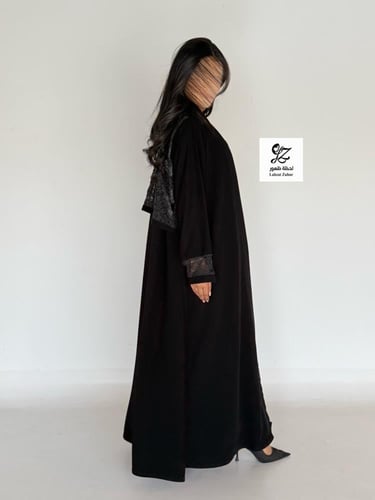 عبايه نوف كلوش بقماش ملكي اسود فاحم بتدخيل دانتيل...