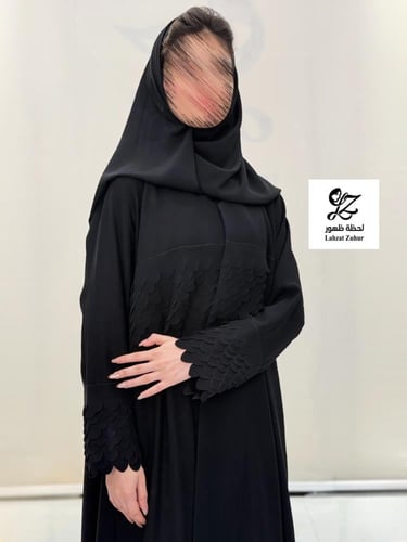 عبايه رفيف بقصه Aبقماش كريب اندنوسي