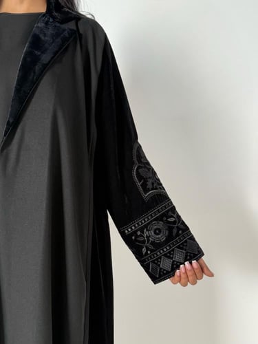 عبايه اصايل بليزر بقماش مخمل كوري مع تطريز ناعم