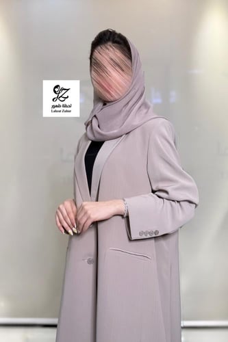 عبايه بليزر رسمي مبطنه بقماش رموش لون بيج