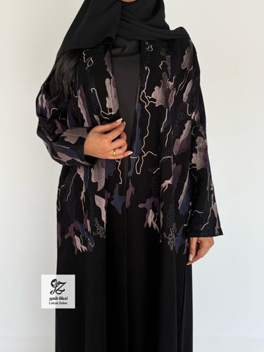 عبايه نيهاد بقماش سراميك اسود بتطريز كامل
