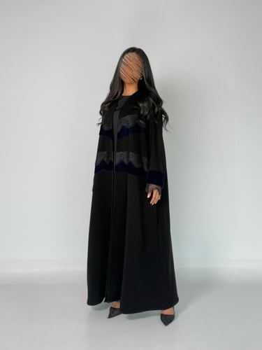 عبايه روان كلوش بقماش كريب اندنوسي بتدخيل مخمل