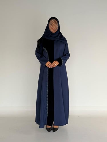 عبايه عزه كلوش بقماش كريب الابداع بتدخيل مخمل مع ش...