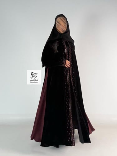 عبايه نايلا كلوش بقماش مخمل كوري بتدخيل تطريز مع ك...