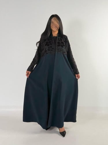 عبايه لارا كلوش بقماش كريب اندنوسي بتدخيل دانتيل