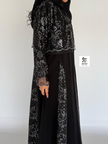 عبايه الغيد كلوش بقماش ملكي اسود بتدخيل تل ترتر