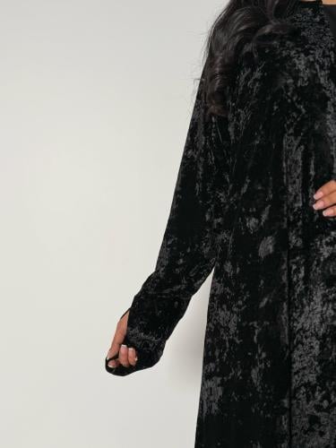 عبايه شوق نص كلوش بقماش مخمل ثلجي ناعم بفتحه اصبع...