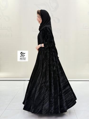 عبايه دبل كلوش بقماش مخمل كوري مكسر