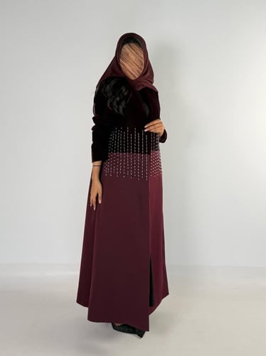 بليزر سنار بقماش مخمل كوري بتدخيل تطريز ناعم عنابي