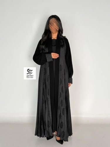 عبايه دبل كلوش بقماش جاكار كسرات ثري دي