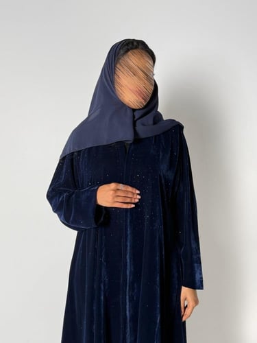عبايه الجوهره بقماش مخمل كوري بتدخيل كرستال كحلي