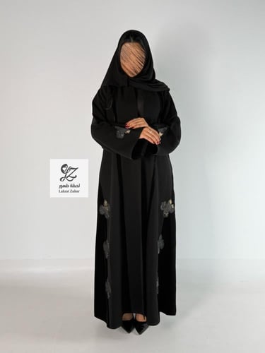 عبايه نص كلوش بتدخيل شك ناعم اسود