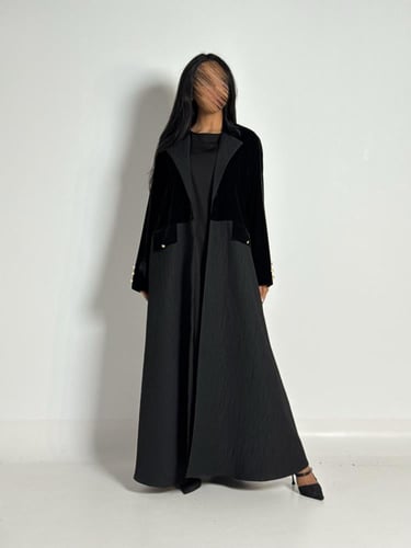 عبايه بليزر شتويه بقماش مخمل مع جاكار اسود