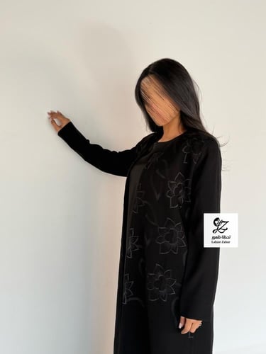 عبايه بليزر ميعاد بقماش اندنوسي اسود بتدخيل دانتيل...
