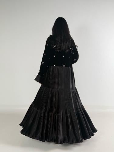 عبايه ميرال كلوش بقماش مخمل كوري مع كسرات ب الخلف