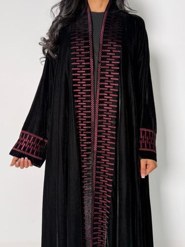 عبايه سحر دبل كلوش بقماش مخمل مع تطريز يدوي ناعم