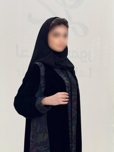 عبايه النايفه بقماش مخمل كوري بتدخيل حرير تركي مشج...