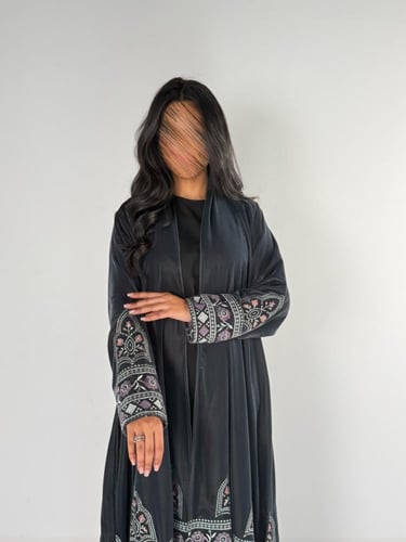 عبايه معالي كلوش بقماش مخمل مع تطريز يدوي