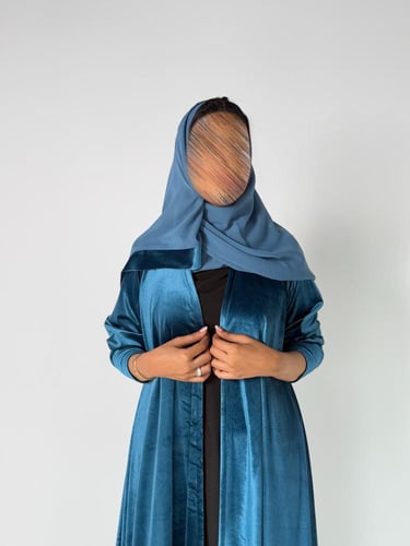 عبايه دبل كلوش بقماش مخمل ايطالي بكم ماسك