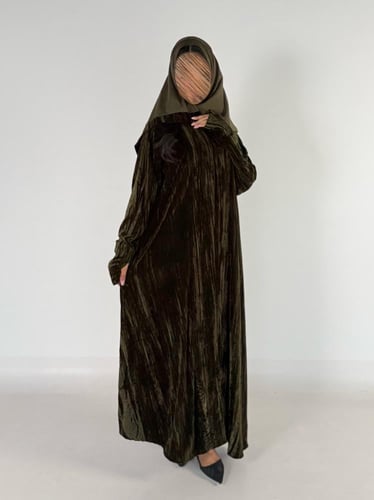 عبايه شوق كلوش بقماش مخمل مكسر خفيف بفتحه اصبع