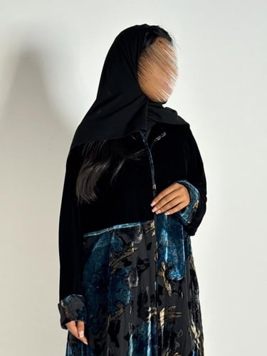 عبايه امينه كلوش بقماش مخمل كوري بتدخيل شيفون مخمل...