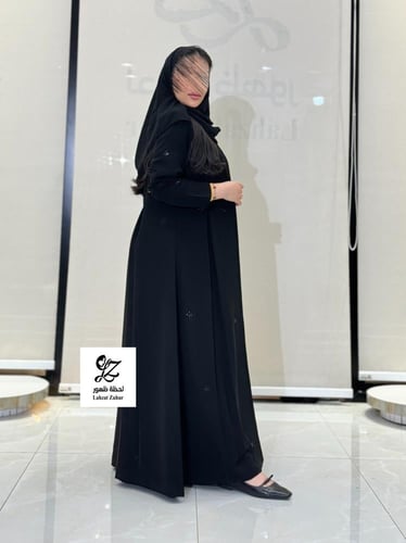 عبايه الفريده بليزر مبطنه بتدخيلات شك اسود فخم