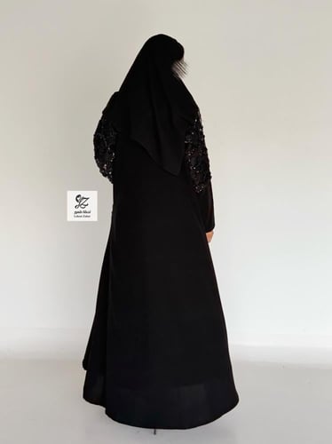 عبايه ضحئ بقماش سيراميك بتدخيل ترتر اسود