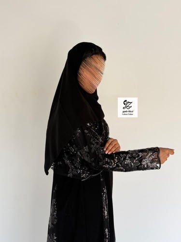 عبايه الغيد كلوش بقماش ملكي اسود بتدخيل تل ترتر