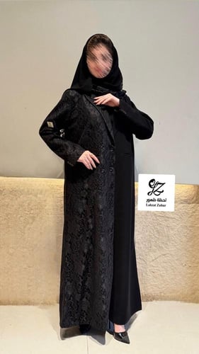 عبايه بليزر بقماش رموش بتدخيل دانتيل اسود