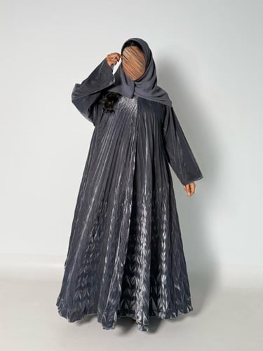 عبايه دبل كلوش بقماش مخمل بتكسير ثري دي