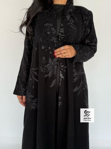 عبايه لقاء بقماش ملكي مطرز مع كرستال