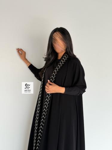 عبايه دبل كلوش بقماش ملكي اسود بتدخيل شك ناعم