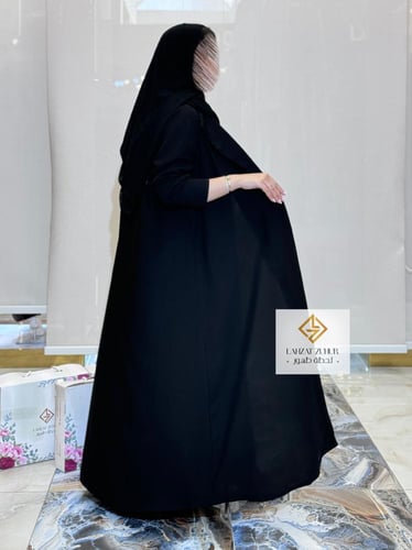 طقم عبايه بليزر مع فستان لون اسود