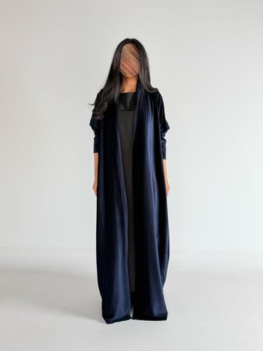 عبايه مي نص بشت فراشه بقماش مخمل كحلي