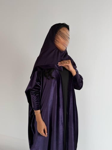 عبايه مي نص بشت فراشه بقماش مخمل موف