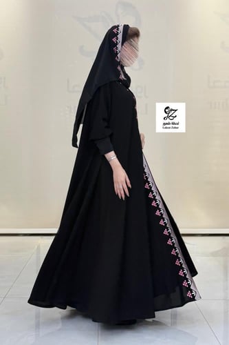 عبايه نجد دبل كلوش بقماش ملكي اسود بتدخيل تطريز نا...