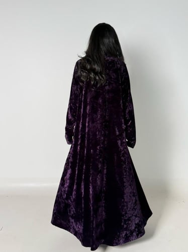 عبايه شوق نص كلوش بقماش مخمل ثلجي ناعم بفتحه اصبع...