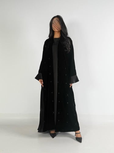 عبايه ميرال كلوش بقماش مخمل كوري مع كسرات ب الخلف