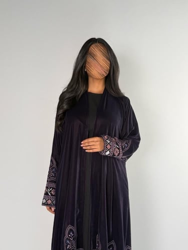 عبايه معالي كلوش بقماش مخمل مع تطريز يدوي