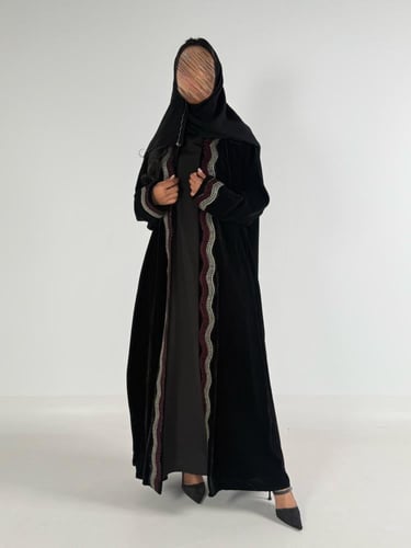 عبايه كلوش سماهر بقماش مخمل كوري بتدخيل هاري مع كر...