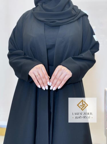 عباية دبل كلوش بقماش اسود فاحم كم وسيع
